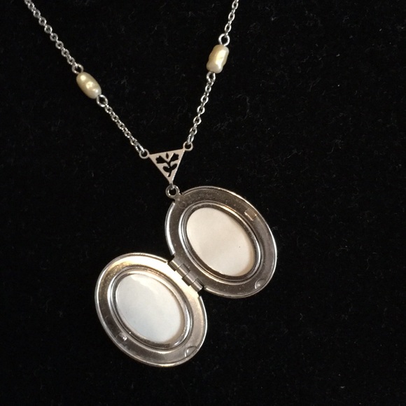 Silver locket - Picture 1 of 6